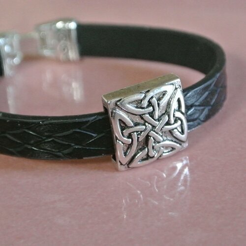 Bracelet homme 20,5 cm perle argentée motifs celtiques sur bracelet plat noir effet cuir tressé