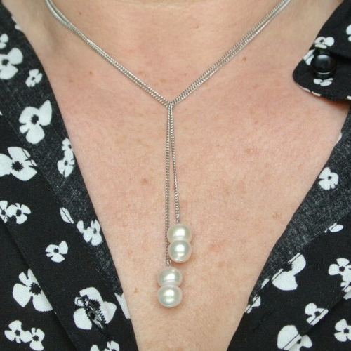 Collier pendentif perles d'eau douce sur chaîne très fine métal argenté