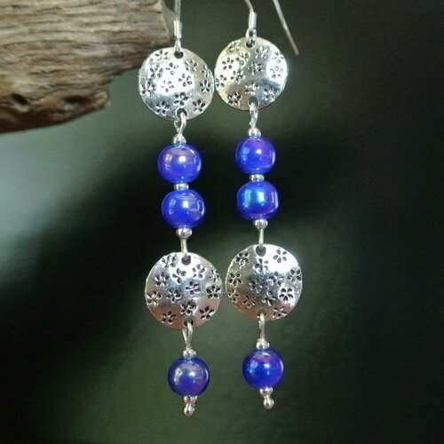 Boucles d'oreilles perles verre bleu violet irisé et connecteurs boucliers métal argenté