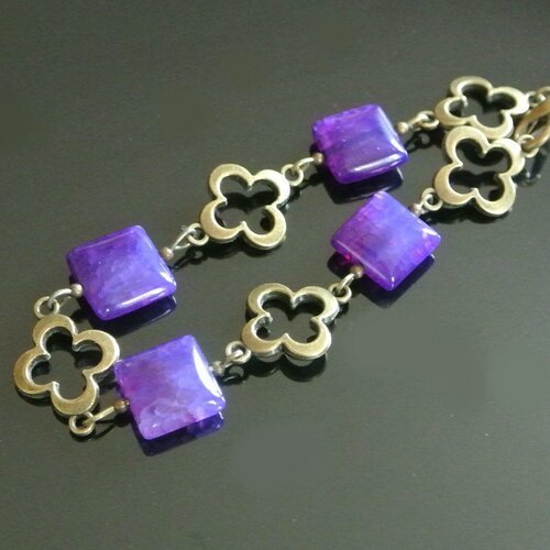 Bracelet 19,5 cm perles palets carrés agate violette et connecteurs 4 lobes métal couleur bronze, 