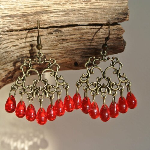 Boucles d'oreilles perles goutte verre rouge siam sur connecteur chandelier 7 trous, crochet hameçon métal couleur bronze