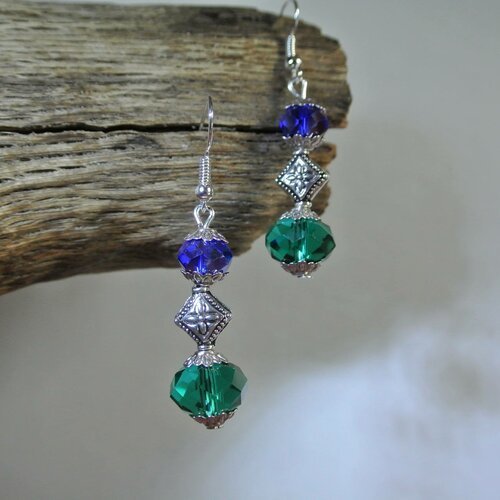 Boucles d'oreilles perles verre vert malachite, bleu cobalt, perle métal couleur argent 