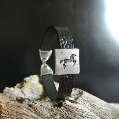 Bracelet 18,5 cm perle palet rectangulaire argentée décor cheval sur cordon cuir plat noir