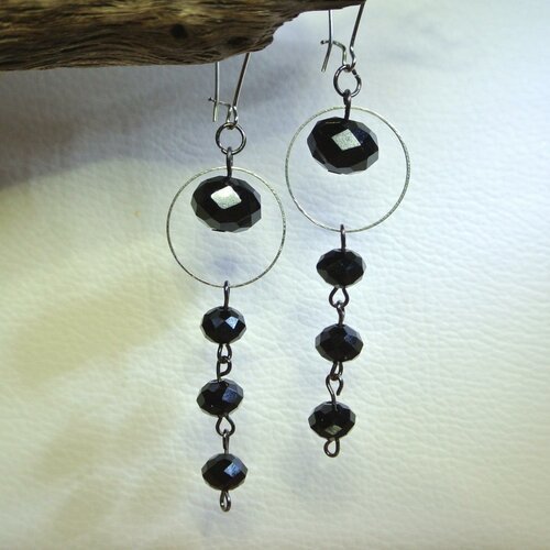 Boucles d'oreilles perles en verre à facettes noires,cercle en métal argenté, crochet fil, longueur : 6 cm 