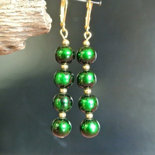 Boucles d’oreilles superposition de 4 perles vert-noir, crochets hameçons dorés