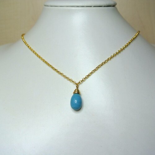 Collier pendentif perle en verre forme goutte bleu turquoise sur chaîne maille jaseron dorée, longueur : 46 cm,