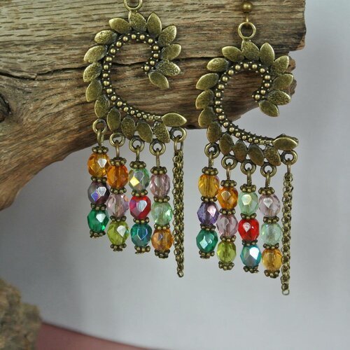 Boucles d'oreilles perles verre de bohême multicolores et chaînettes dissymétriques sur connecteur bronze vague ou dragon
