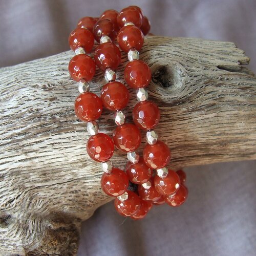 Bracelet 3 rangs perles cornaline rouge-orangé et perles métal à facettes argentées sur fil à mémoire de forme
