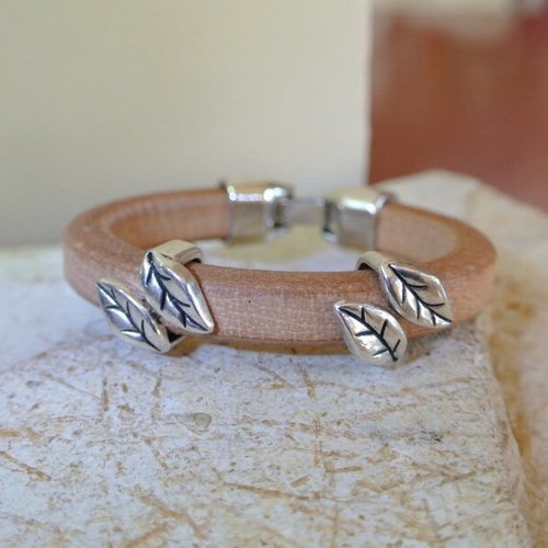 Bracelet 18 cm cuir épais naturel femme ou homme au poignet fin, 2 passants feuilles et fermoir crochet à clip en métal argenté