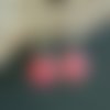 Boucles d'oreilles agate losange rouge rose orangé sous breloque argentée croix évidée