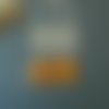 Boucles d'oreilles connecteurs ronds arabesques argentés 13 mm, perles palets agate jaune orangé, crochets dormeuses