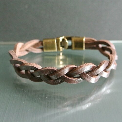 Bracelet homme 21 cm trois brins de cuir brun 3 x 3 mm tressés, fermoir à crochet en t métal couleur bronze