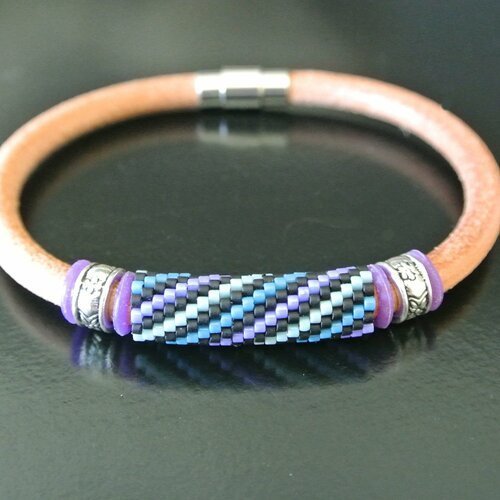 Bracelet mixte 19,9 cm cuir camel, tissage peyote diagonale violet, bleu, gris noir