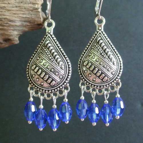 Boucles d'oreilles perles verre bleu sur support argenté en forme de goutte en métal couleur platine