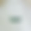 Collier ras du cou 4 grosses perles de verre à facettes vert malachite sur une chaîne argentée maille ronde