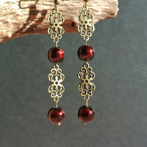 Boucles d'oreilles 6 cm superposition perles verre rouge et noir sur connecteurs métal bronze, crochet hameçon