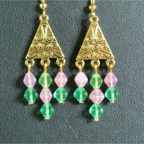 Boucles d'oreilles perles double cône en verre pastel rose et vert sur connecteur triangle doré