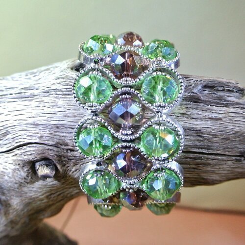 Bracelet manchette 3 rangs de perles de verre vert et mauve sur supports en 8 et fermoir toggle, métal argenté