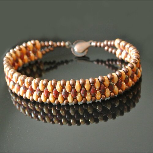 Bracelet femme 18,9 cm tissage 13 mm perles tchèques abricot rouge corail, rocailles cuivre, fermoir boule pression