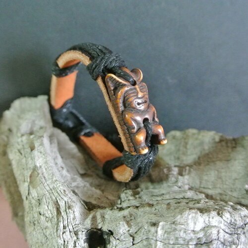 Bracelet homme art brut tiki nouvelle-zélande fixé à un bracelet cuir noir  et cordon de coton, longueur de 19 à 22-23 cm,