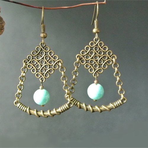 Boucles d'oreilles losange, arc en suspension métal bronze et une perle ronde en verre turquoise nacré, crochets hameçons