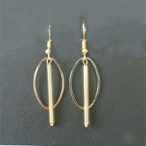 Boucles d'oreilles graphiques perle tube verre doré 30 mm sur fin anneau ovale 26 mm en métal doré