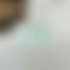 Boucles d’oreilles graphique breloque navette émail turquoise clair dans anneau ovale et cercle argentés, crochets hameçons argenté