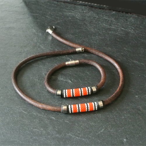 Bracelet 18,5 cm et collier 42 cm cuir brun old brown et tissage peyote tons orange vif, noir et blanc