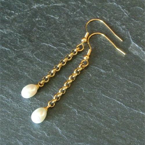 Boucles d’oreilles perle d’eau douce blanche et ovale sur chaîne jaseron en acier doré, crochets hameçons acier