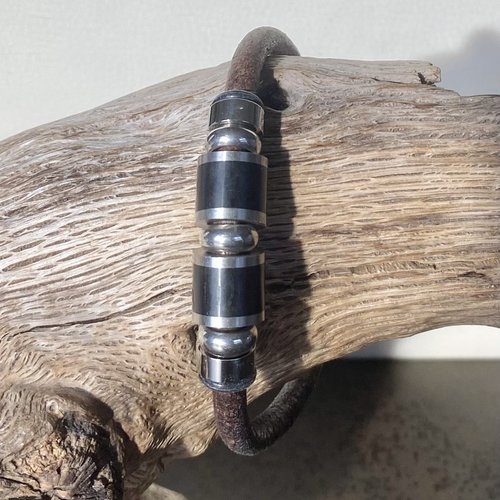 Bracelet homme très masculin 21 cm cuir rond brun et alternance de différentes perles acier