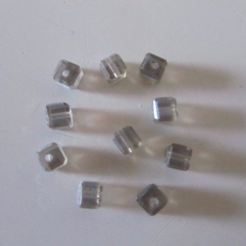 Lot de 10 perles cubes facettes cristal - 4 x 4 mm