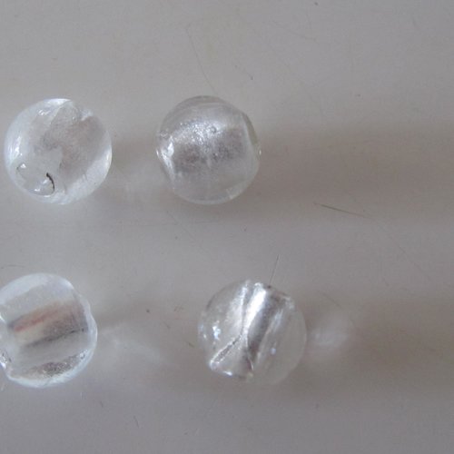 Lot de 4 perles rondes en verre de couleur blanc légèrement métallisées intérieur