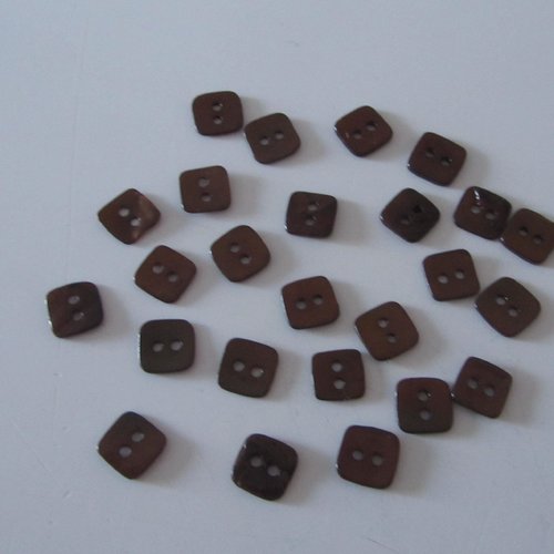 Sachet de 25 boutons nacrés carrés de couleur marron - 9 mm
