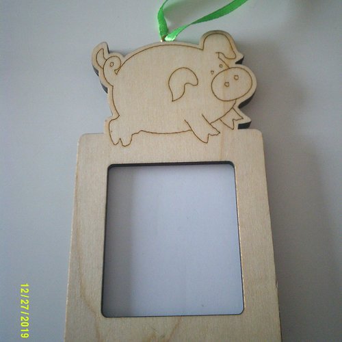 Mini cadre en bois  avec magnet et lien surmonté d'un cochon à customiser