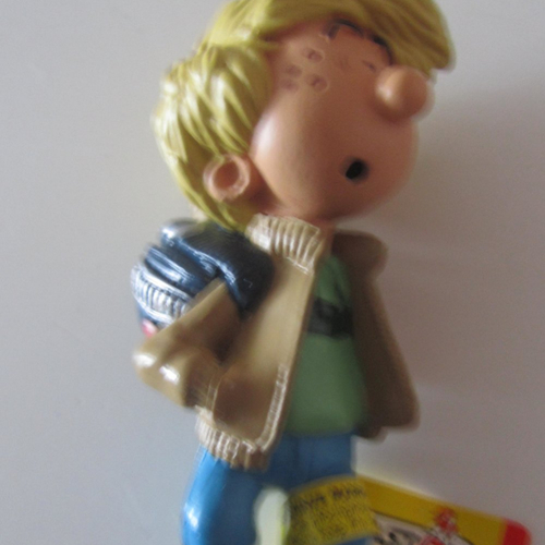 Figurine plastoy en pvc - cédric et son sac d'école - bande dessinée - avec étiquette