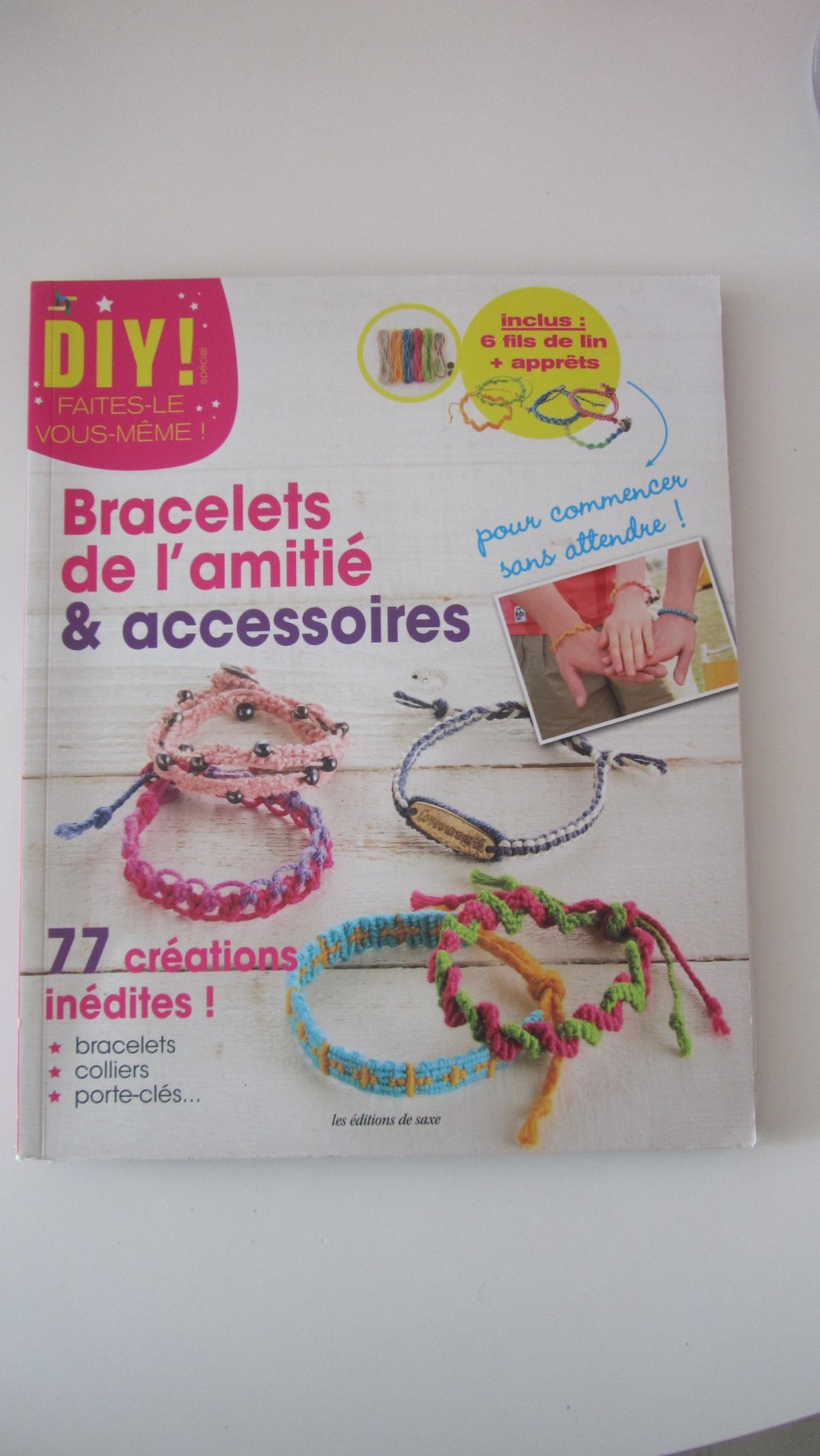 Livre pour la fabrication de bracelets de l'amitié et d'accessoires avec  kit bijoux - 53 créations - Un grand marché