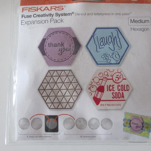 Fiskars - set complémentaire médium - plaques de motifs letterpress modèle hexagon