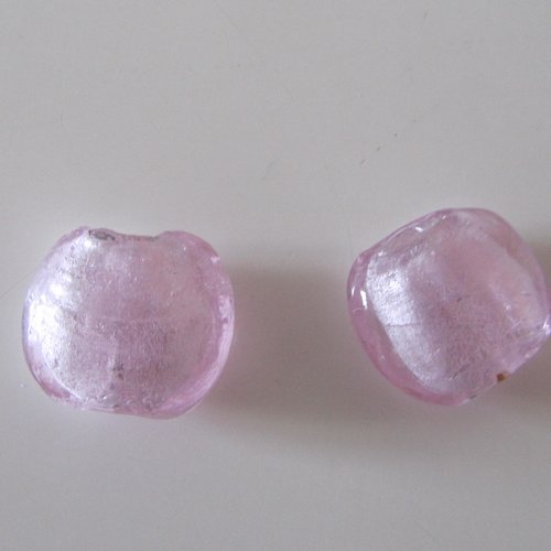 Lot de 2 perles de verre de forme carré - de couleur rose clair - intérieur métallisé
