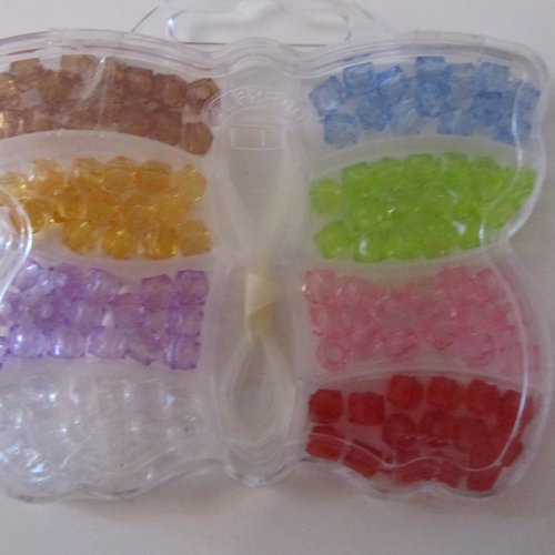 Boîte papillon remplie de perles à facettes de plusieurs couleurs  - fabrication de bijoux