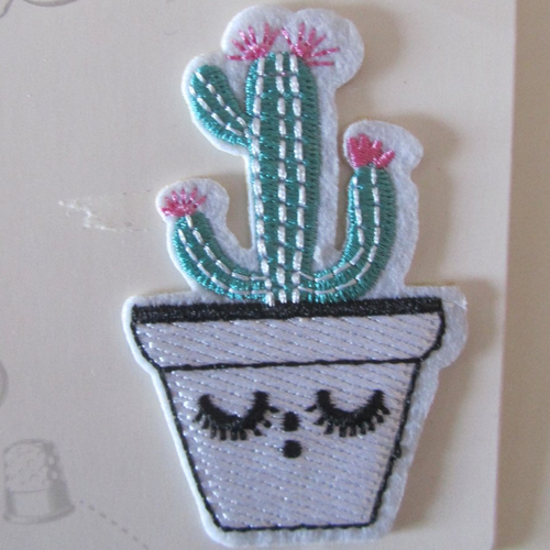 Motif adhésif à coudre représentant un cactus dans son pot