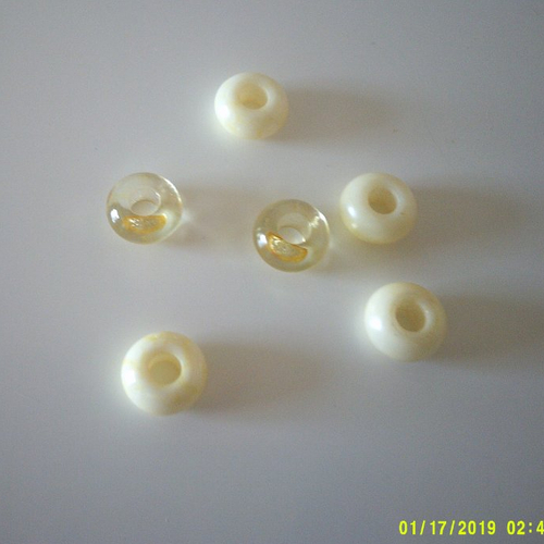 Lot de 6 grosses perles en forme de donuts de couleur beige et transparent