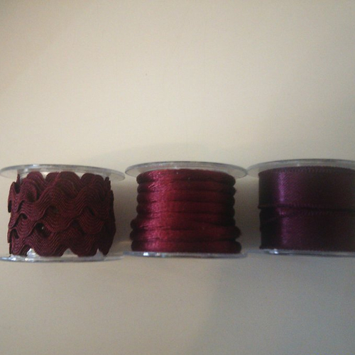 Boîte de 3 bobinettes comprenant 1 croquet, un ruban, un cordon - coloris 527