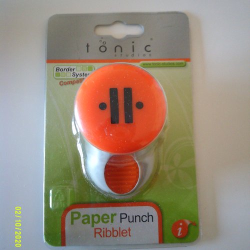 Perforatrice moyenne pour vos bordures - paper punch - ribblet