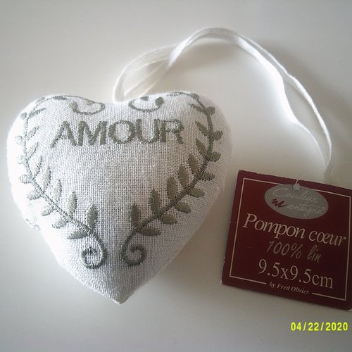 Coeur en lin très joliment brodé inscription "amour"- à suspendre - pour décoration