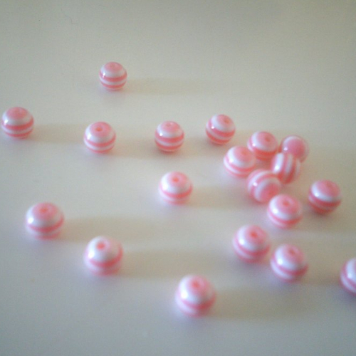 Lot de 19 perles en verre rondes de couleur rose et blanche - perles rayées
