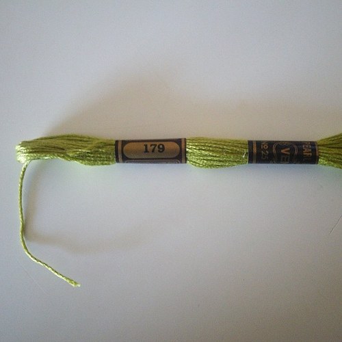 Fil à broder vénus, échevette de coton mouliné spécial n° 25 - 179