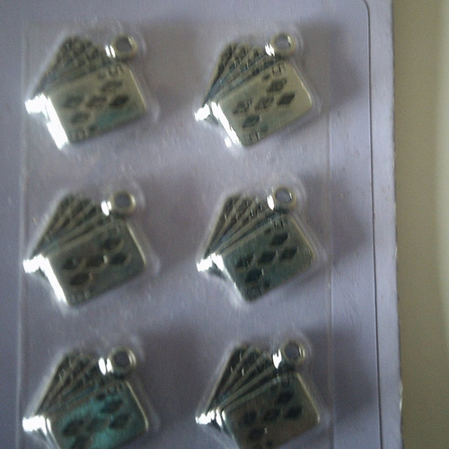 Lot de 6 pendentifs en métal argenté représentant des cartes de jeu - charms