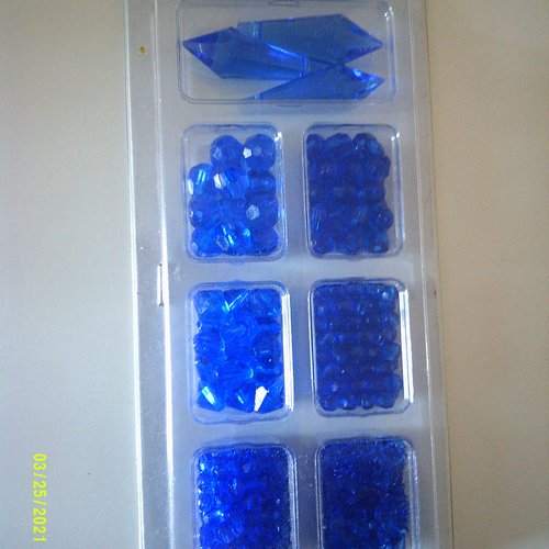 Knorr prandel - boîte remplie de perles différentes formes tons bleus