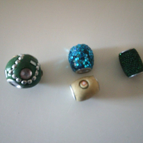 Lot de 4 perles passe cordon, ruban - toutes différentes avec strass