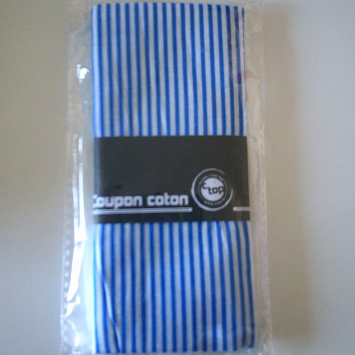 Coupon de tissu motifs rayures bleue turquoise et blanc - de chez c top - 45,5 cm x 55 cm